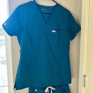 FIGS- Slim Caterina One-Pocket Scrub Top Caribbean Blue